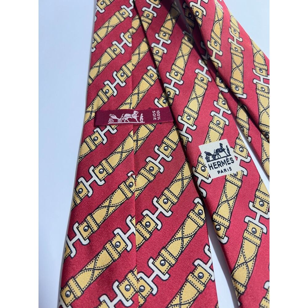 Hermes EUC Red Equestrian Buckle Print 100% Silk Tie 56" x 3.5" - Picture 3 of 8
